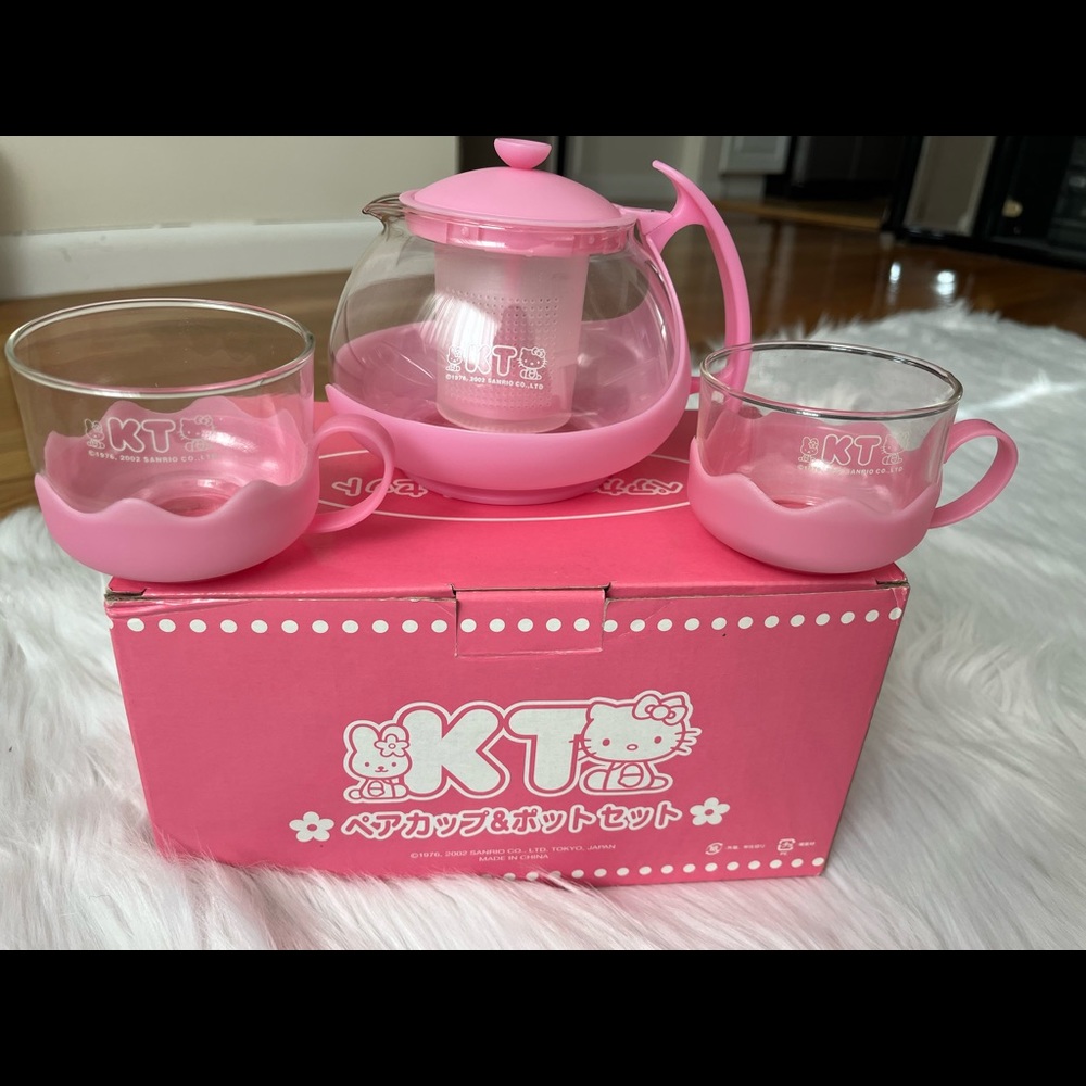 Sanrio Hello Kitty 2002 Vintage Glass  Tea Pot and Tea Cups set PINK